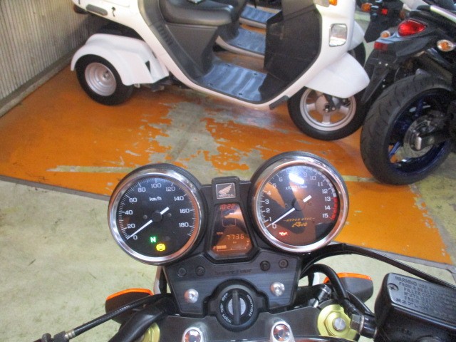 走行もびっくり低走行の７７３６ｋｍ！４００ｃｃの４気筒のるならこのＣＢ４００ＳＦですよね！！